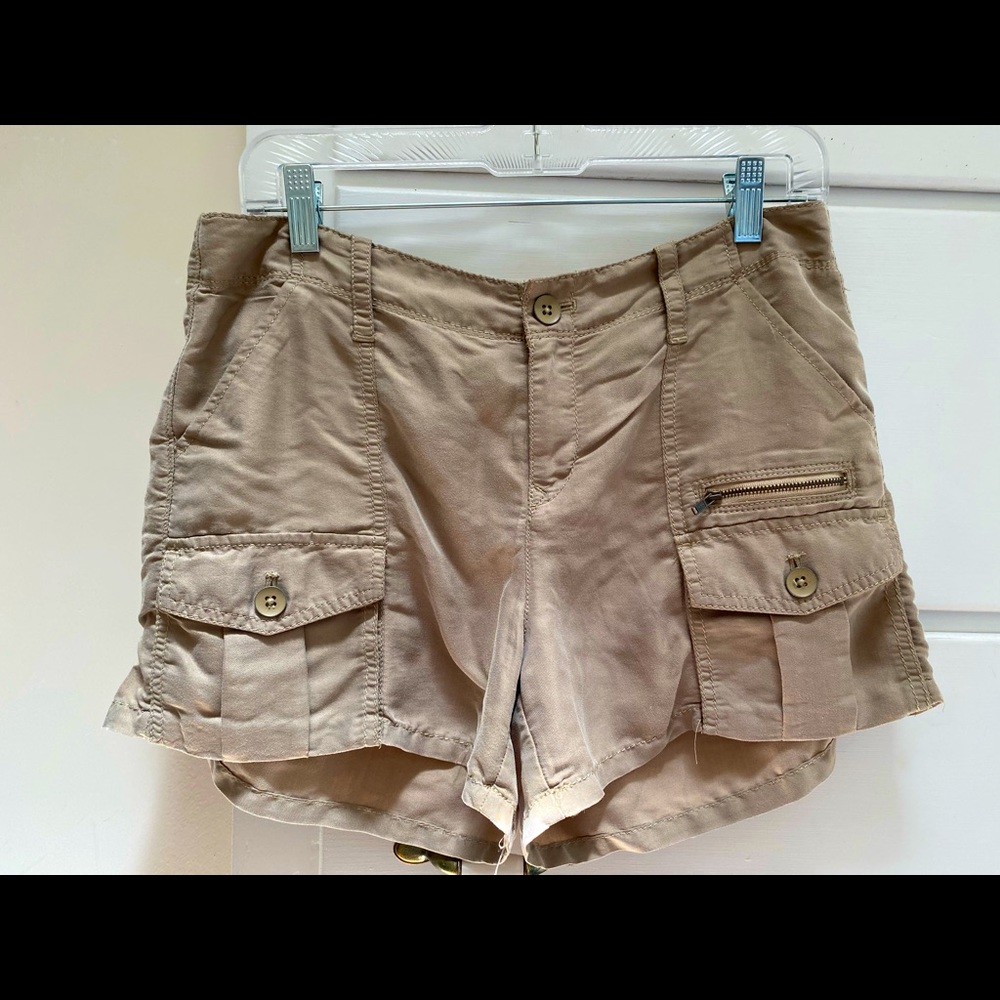 Loft beige shorts very soft material